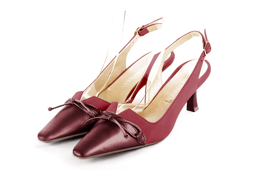 Burgundy red women's open back shoes, with a knot. Tapered toe. Medium spool heels. Front view - Florence KOOIJMAN